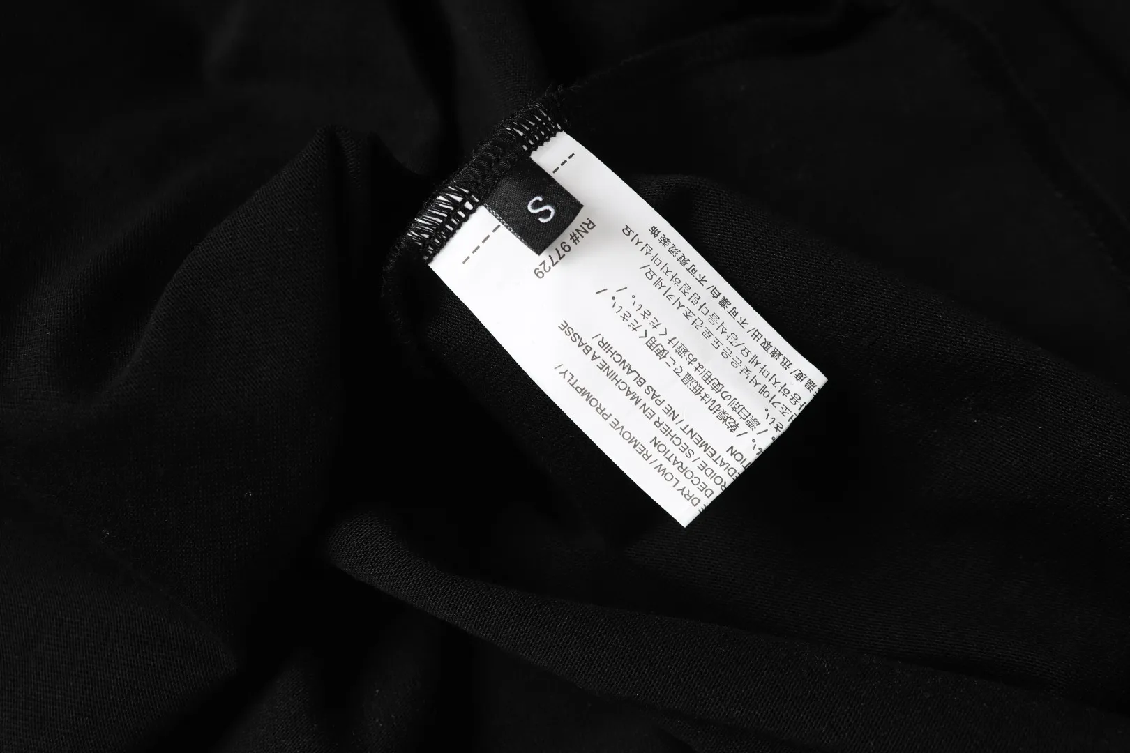 P150 Chrome Hearts* Chrome Hearts are made of 300g double yarn fabric, 1*1 Solona rib, imported digital white ink direct printing, in the perfect blend of fashion and science, a feast of precision and color, high-definition color details, green and environmentally friendly concepts, loose version, same style for men and women. Color: Black White Size: XS S M L